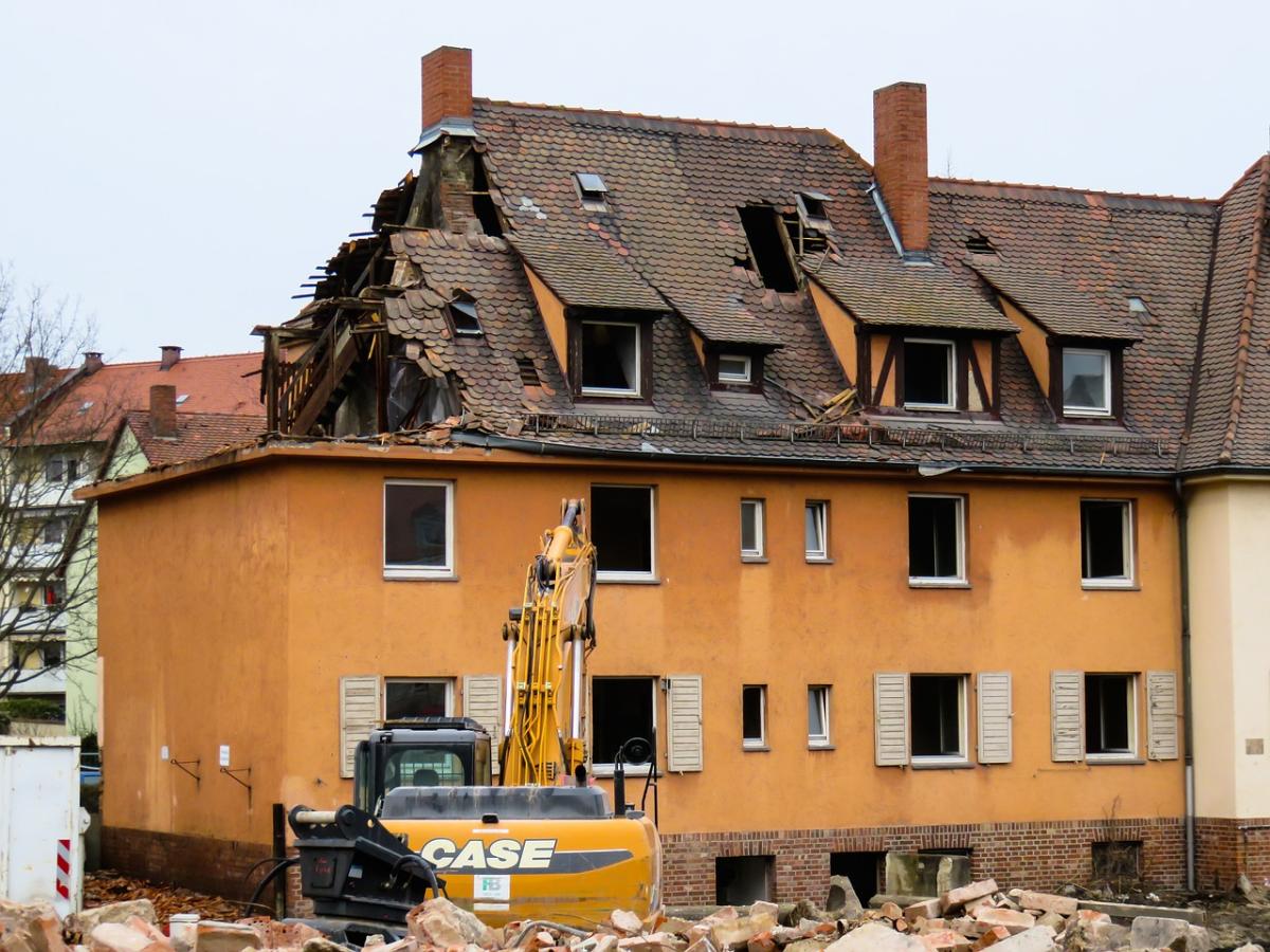 Le constat de malfaçons par un huissier de justice : explications et démarches