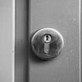 Serrures de porte d’entrée : comment les choisir choisir pour une sécurité optimale ?
